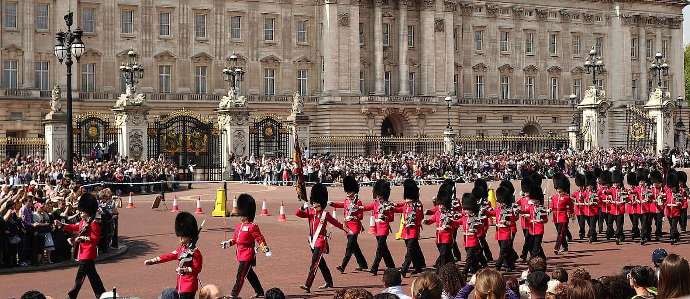 Vuelve el cambio de guardia al Palacio de Buckingham luego de más de 1 año