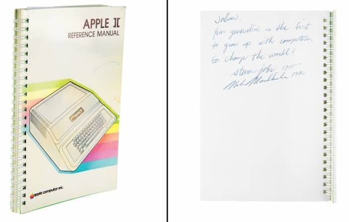 Manual de Apple II con dedicatoria y firma de Steve Jobs