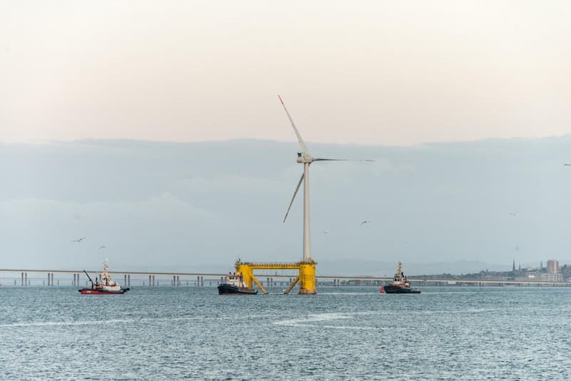 parque eólico marino flotante