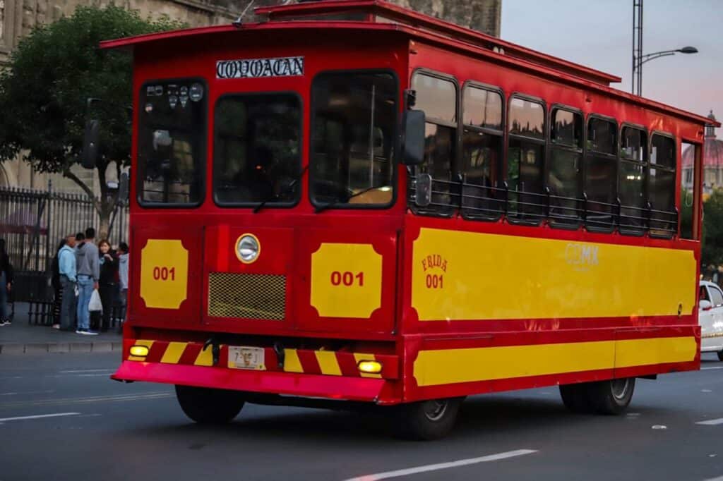 image viaje a Ciudad de México con poco presupuesto tranvia en cdmx cuanto cuesta