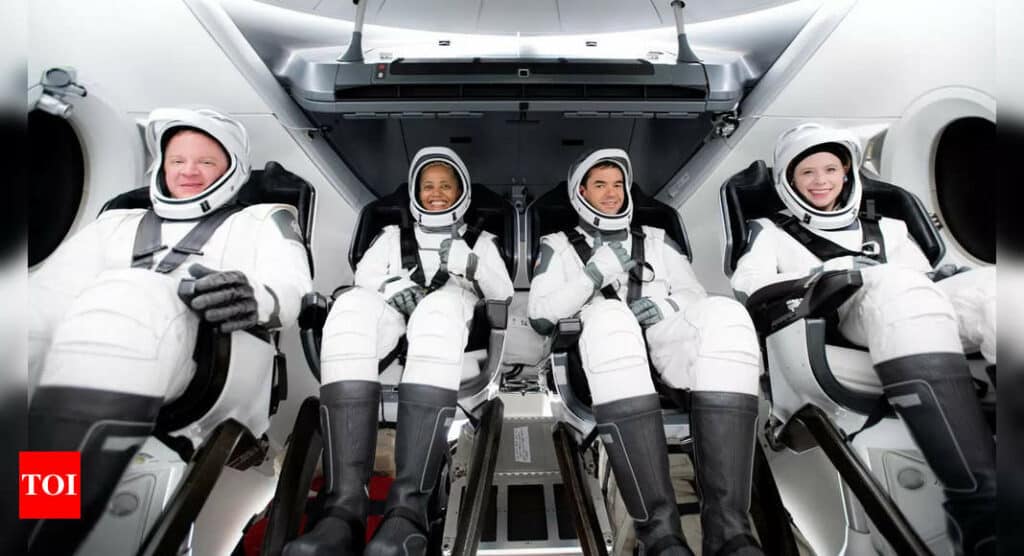 Los cuatro turistas espaciales a bordo de una cápsula de SpaceX regresaron a la Tierra image Earth Four SpaceX space tourists will return to Earth tonight