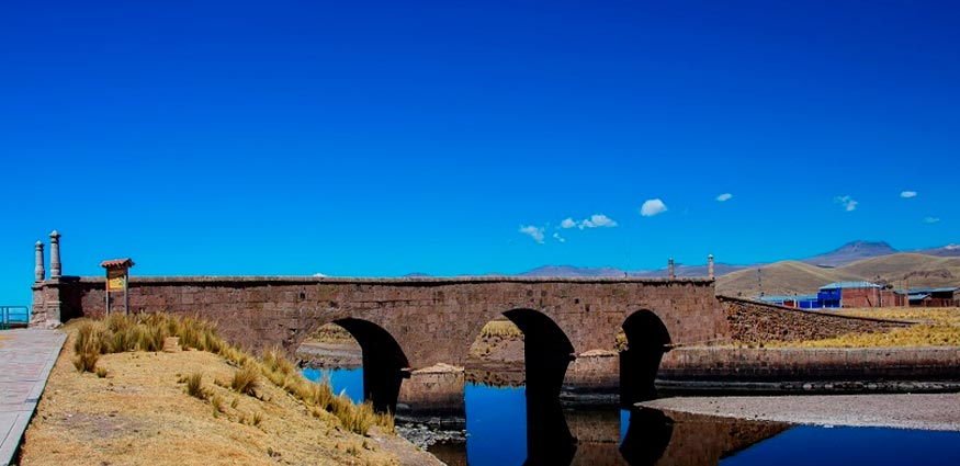 image pueblos de perú El Puente Colonial