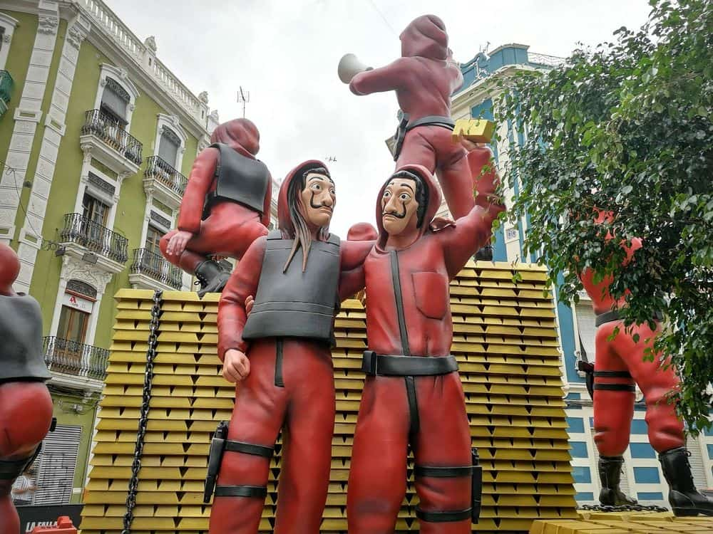 image Fallas de Valencia Espana celebra las Fallas de Valencia y Netflix dice presente con La Casa de Papel por el estreno de su ultima temporada 3