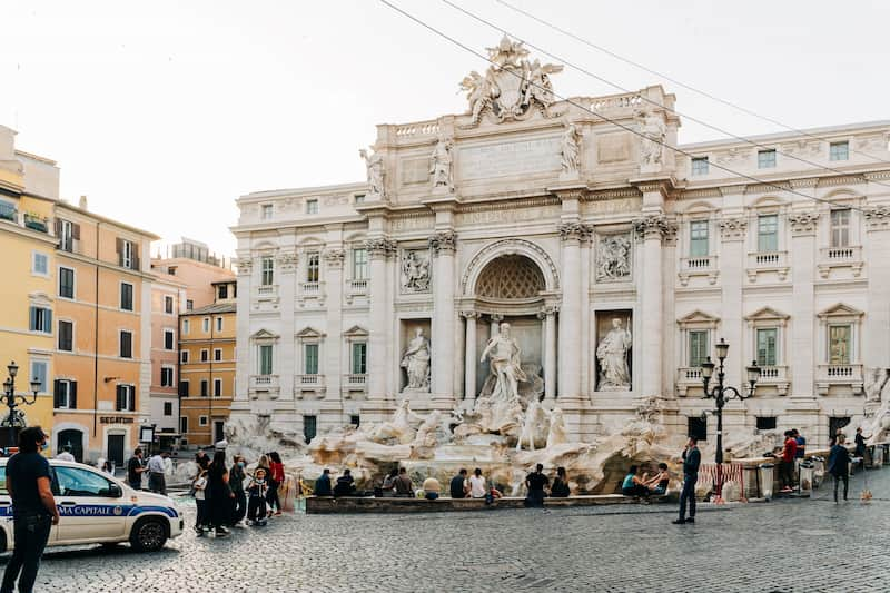 Fontana de Trevi durante el día