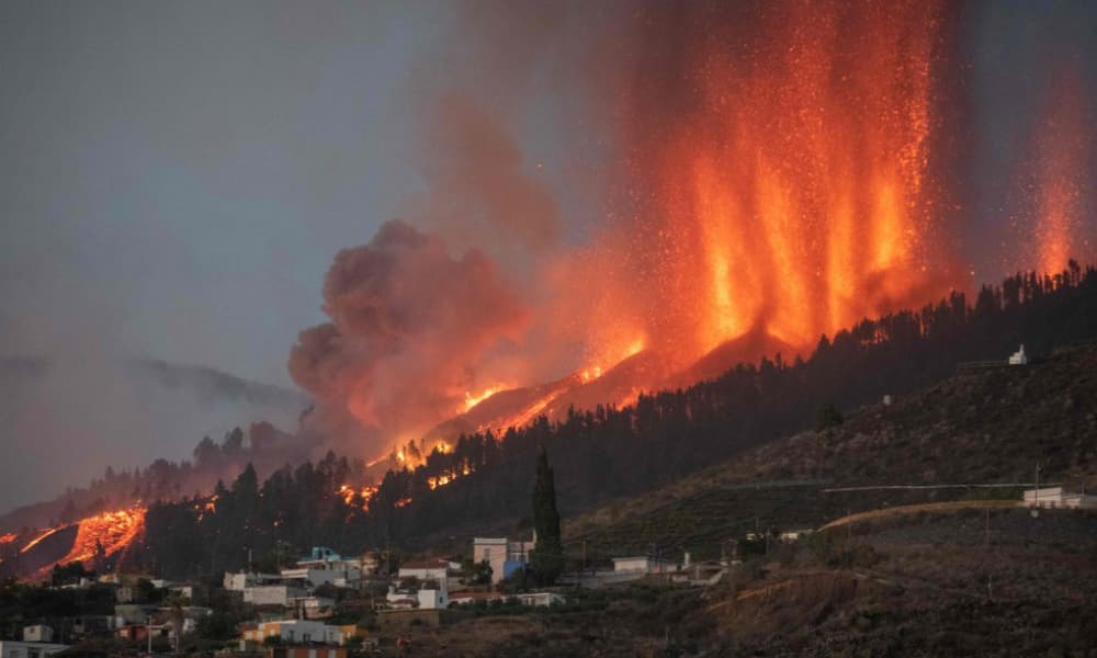 GALERÍA-Impactante-registro-de-la-erupción-del-volcán-en-La-Palma-1