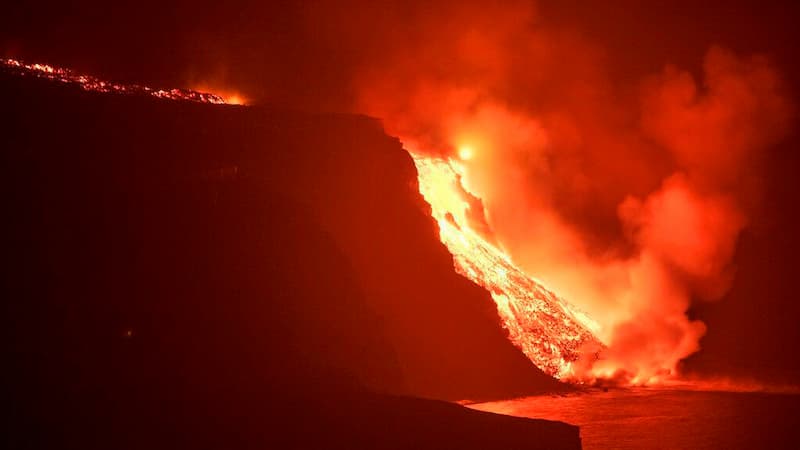 La lava del volcán de La Palma llegó al mar