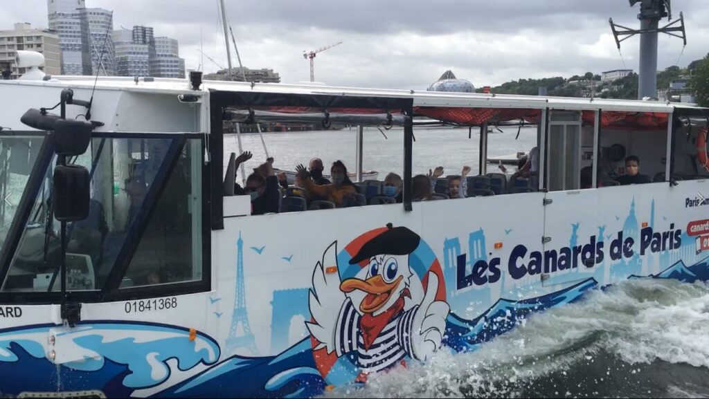 image recorrer la ciudad de París Paris nuevo colectivo anfibio permite recorrer la ciudad de Paris y surcar las aguas del rio Sena 2