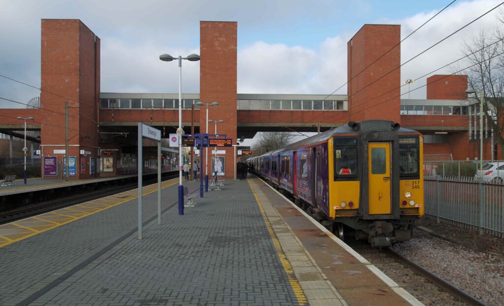 image Lumo Stevenage railway station tren lumo