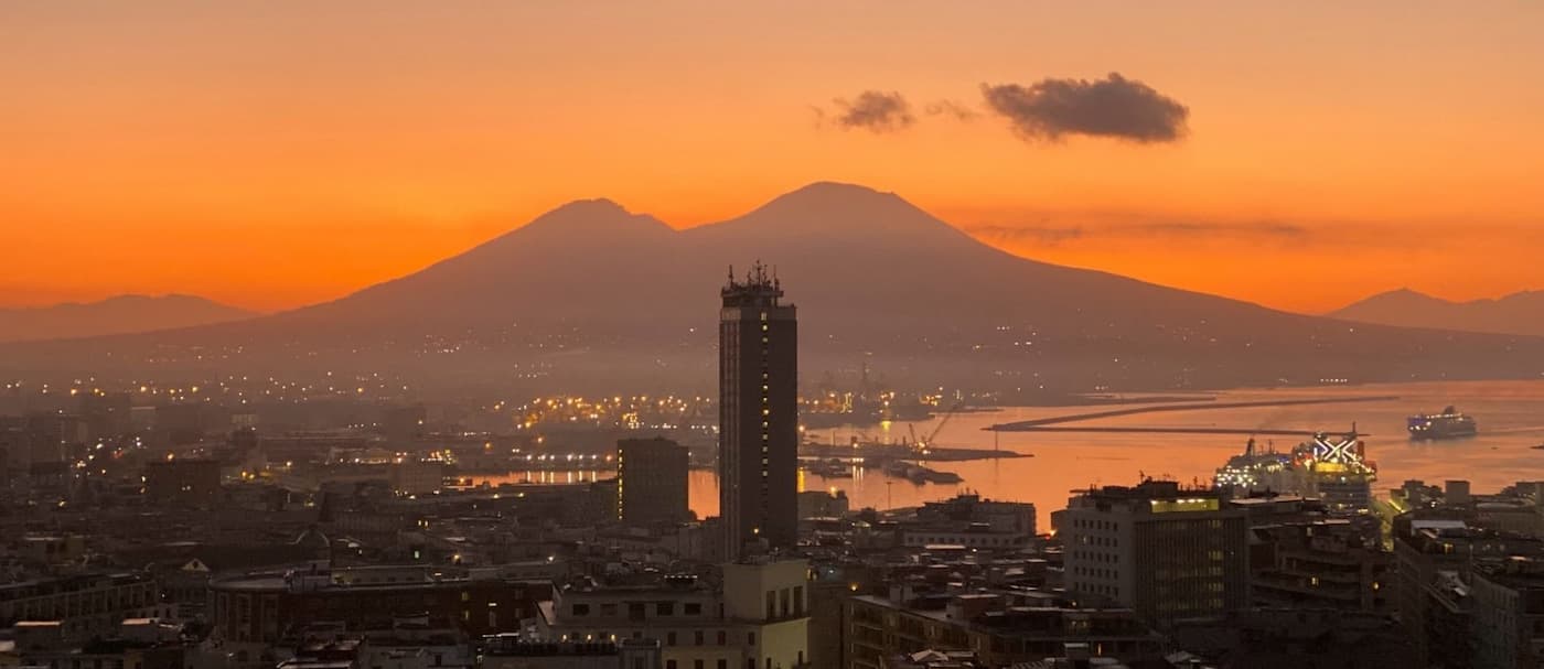 Una foto desde el espacio permite ver el volcán Vesubio como nunca antes