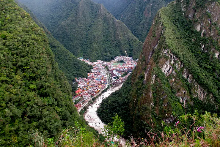 image pueblos de perú aguas calientes 02