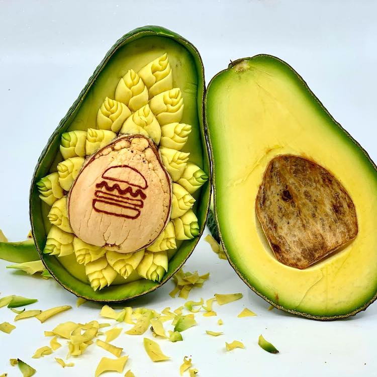 image aguacates Este artista italiano convierte los aguacates en obras maestras tras tallarlos con diferentes formas 11