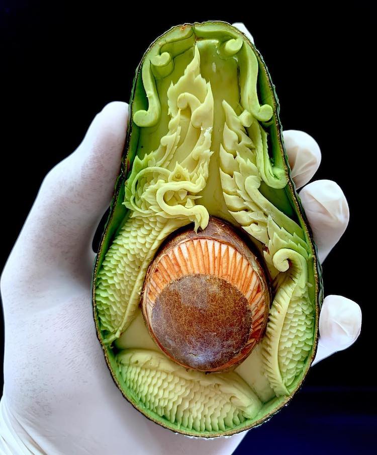 image aguacates Este artista italiano convierte los aguacates en obras maestras tras tallarlos con diferentes formas 9