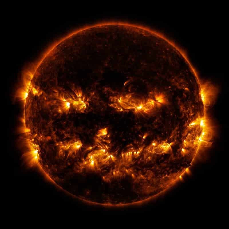 NAsa comparte imagen del sol como calabaza de Halloween