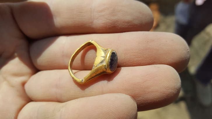 Anillo de amatista para la resaca encontrado en Israel