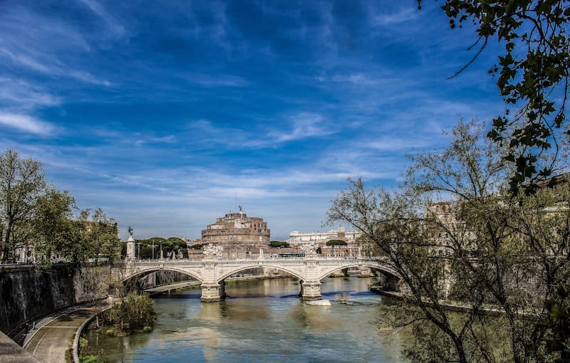 Castillo Sant'Angelo desde lejos