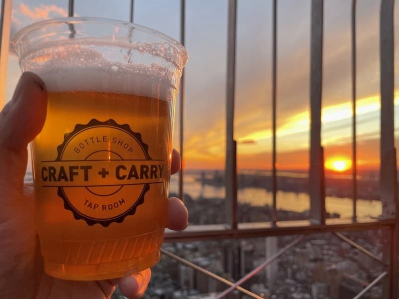 Cerveza exclusiva del edificio Empire State - vaso