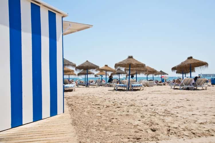 Lugares imperdibles en las playas de Valencia y alrededores - Playa de Pinedo