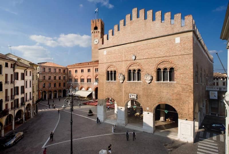 Lugares que tienes que ver en Treviso - Palacio de los Trescientos 