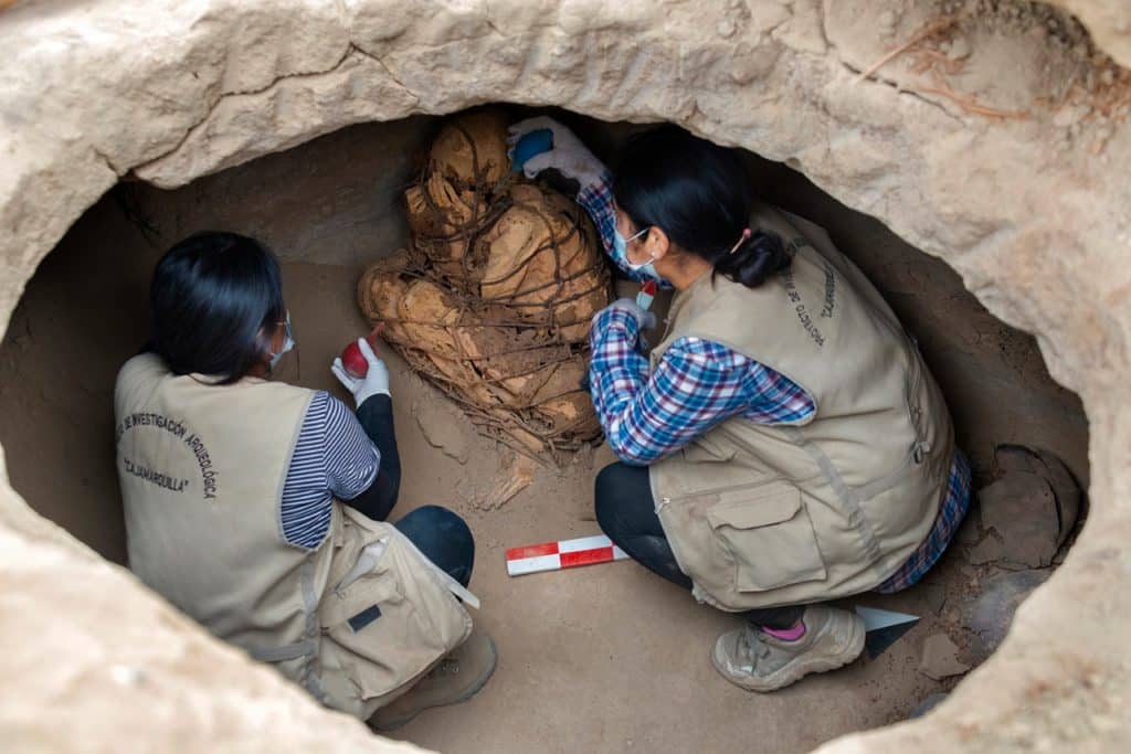 Momia pre inca en perfecto estado de conservación descubierta en el Complejo Arqueológico de Caja.