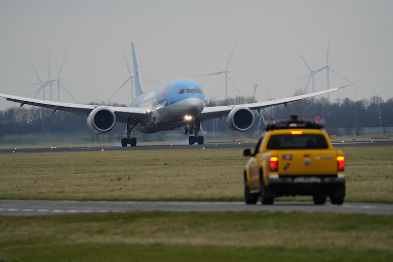 Países Bajos - Arrestan a pareja en aeropuerto por no cumplir con la cuarentena