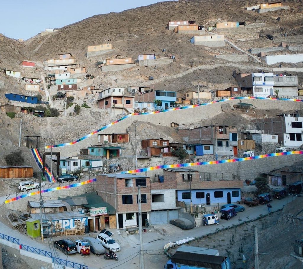 Vecinos pintan escaleras con diseños andinos para llenar de colores los cerros de Lima