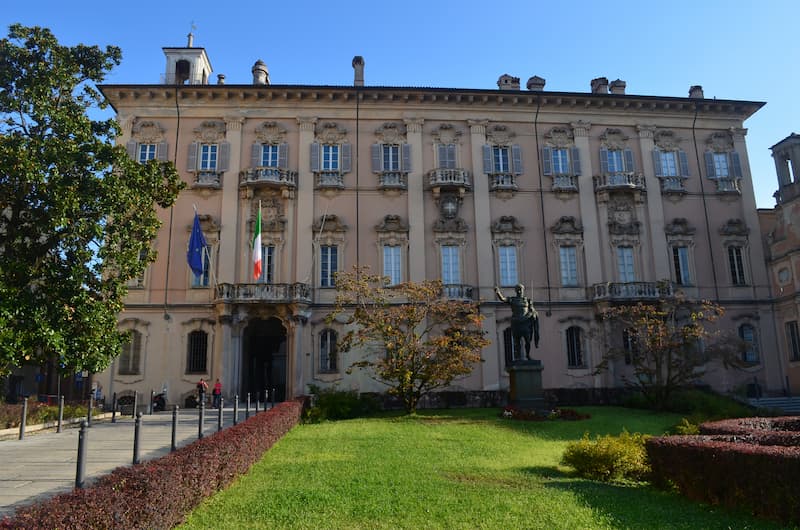 Lugares para ver en Pavía - Palazzo Mezzabarba