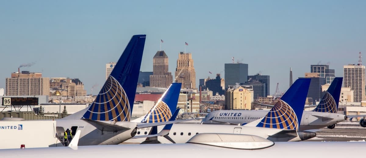 United Airlines hizo historia con su primer vuelo de pasajeros con el 100% de combustible sostenible permitido