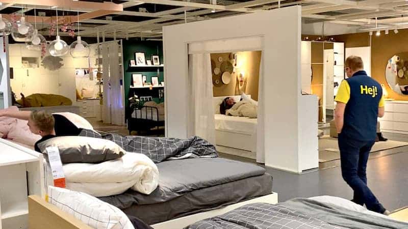 Personas varadas en Ikea por tormenta de nieve