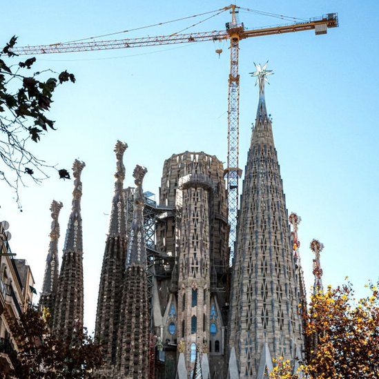 Así luce la nueva estrella de la Sagrada Familia en Barcelona