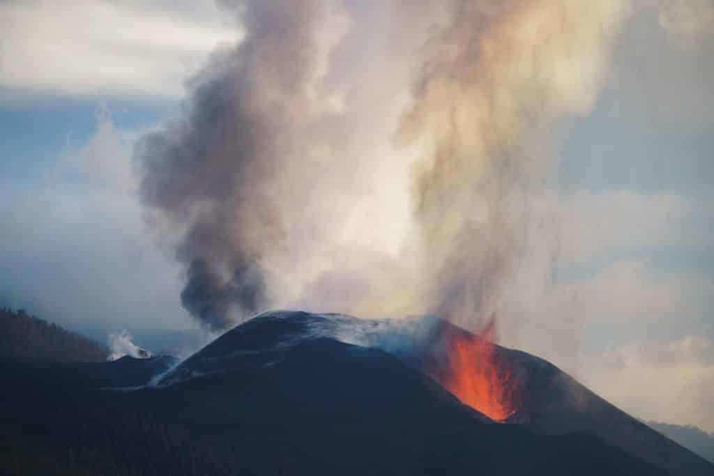 image erupción en La Palma mas fuertes que el volcan la palma 2