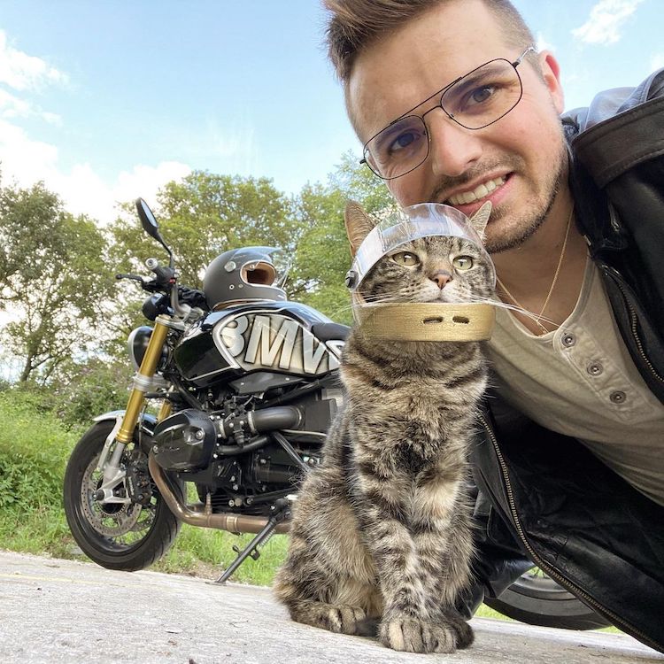 Este hombre amante de los animales crea tiernos cascos impresos en 3D para su gato