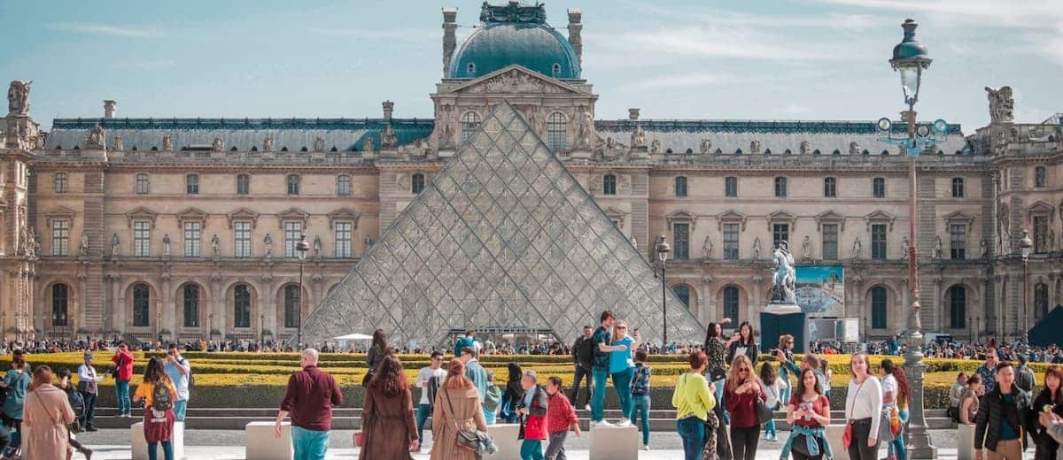 Francia solicitará comprobante de vacunación para ingresar a cafés y espacios públicos