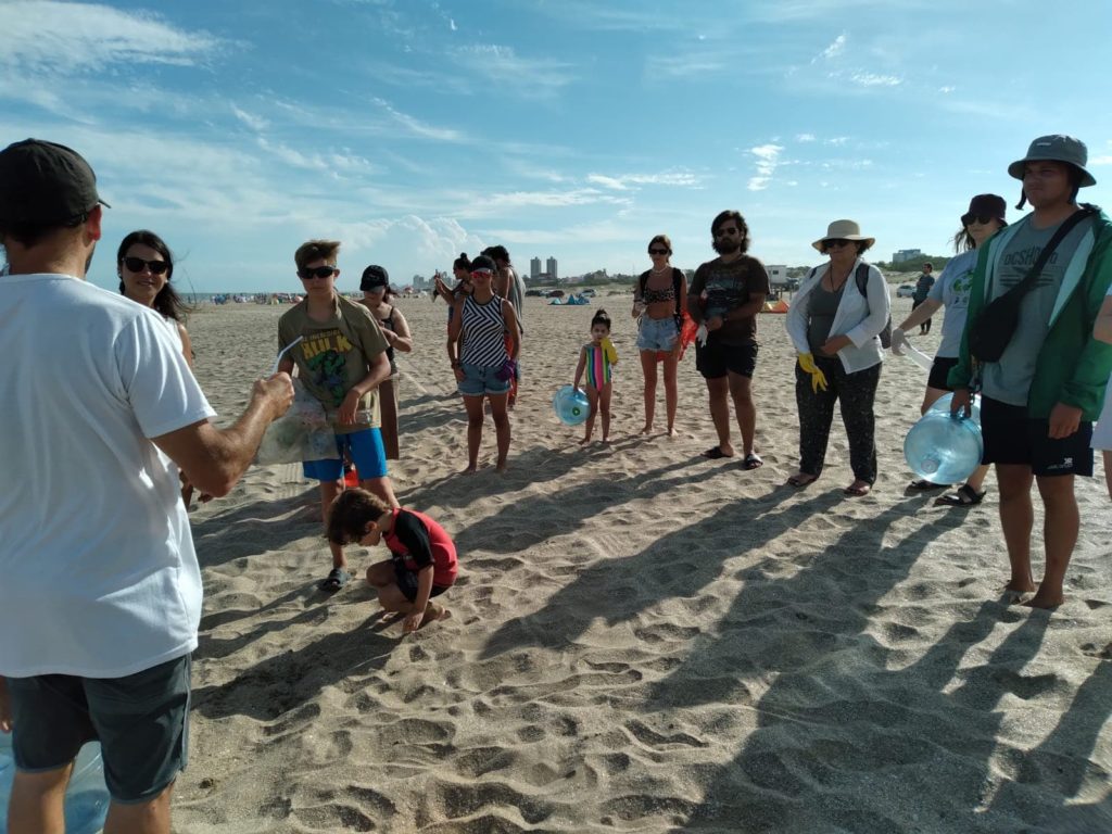 image limpieza de playas Fundacion ambiental a tree to breathe 2