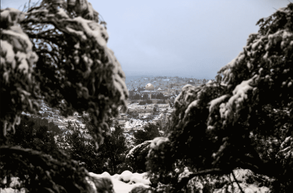 Jerusalén se tiñe de blanco tras una extraña nevada