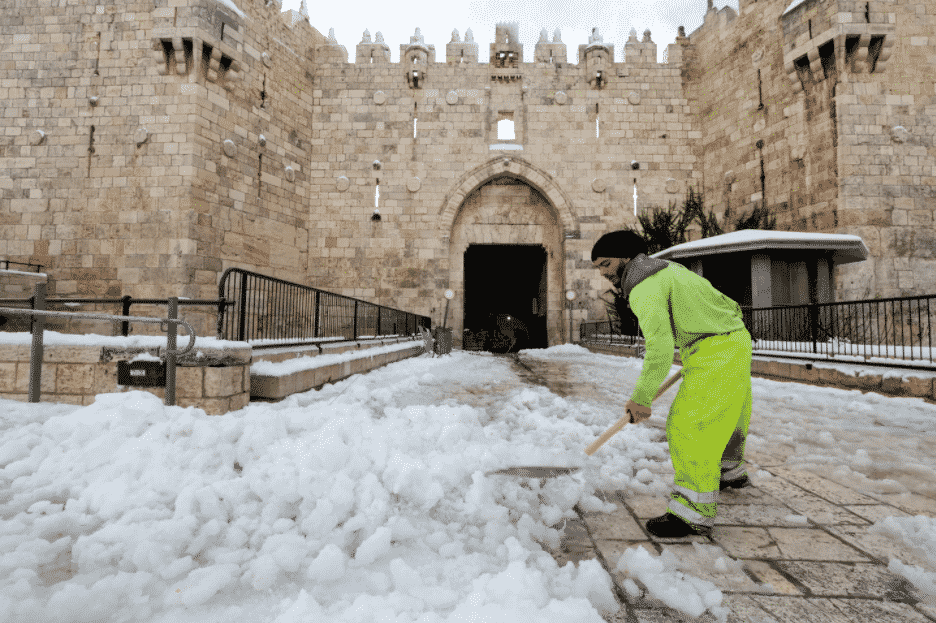 Jerusalén se tiñe de blanco tras una extraña nevada