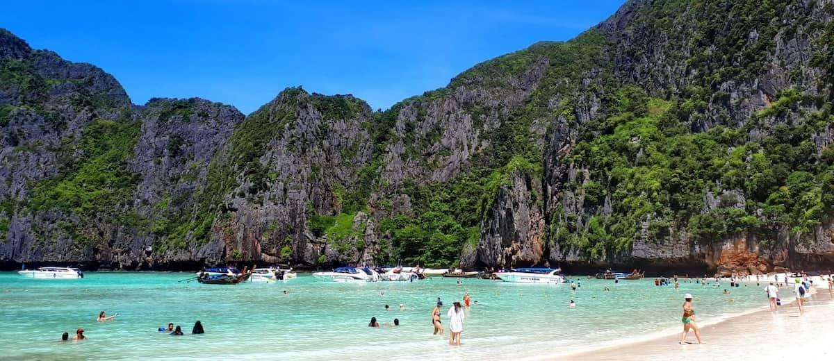 Vuelve a abrir Maya Bay, la popular playa de Tailandia que cerró hace casi 4 años