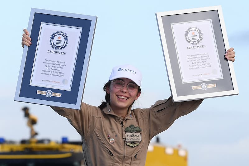 Mujer piloto más joven en volar por el mundo