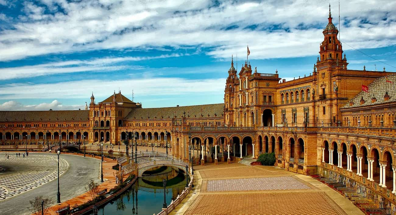 Te contamos todo lo que tienes que saber sobre la Plaza de España, en Sevilla