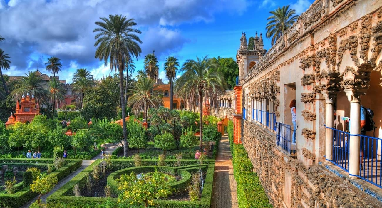 El Real Alcázar de Sevilla, todo sobre el palacio real más antiguo de Europa que aún continúa en uso