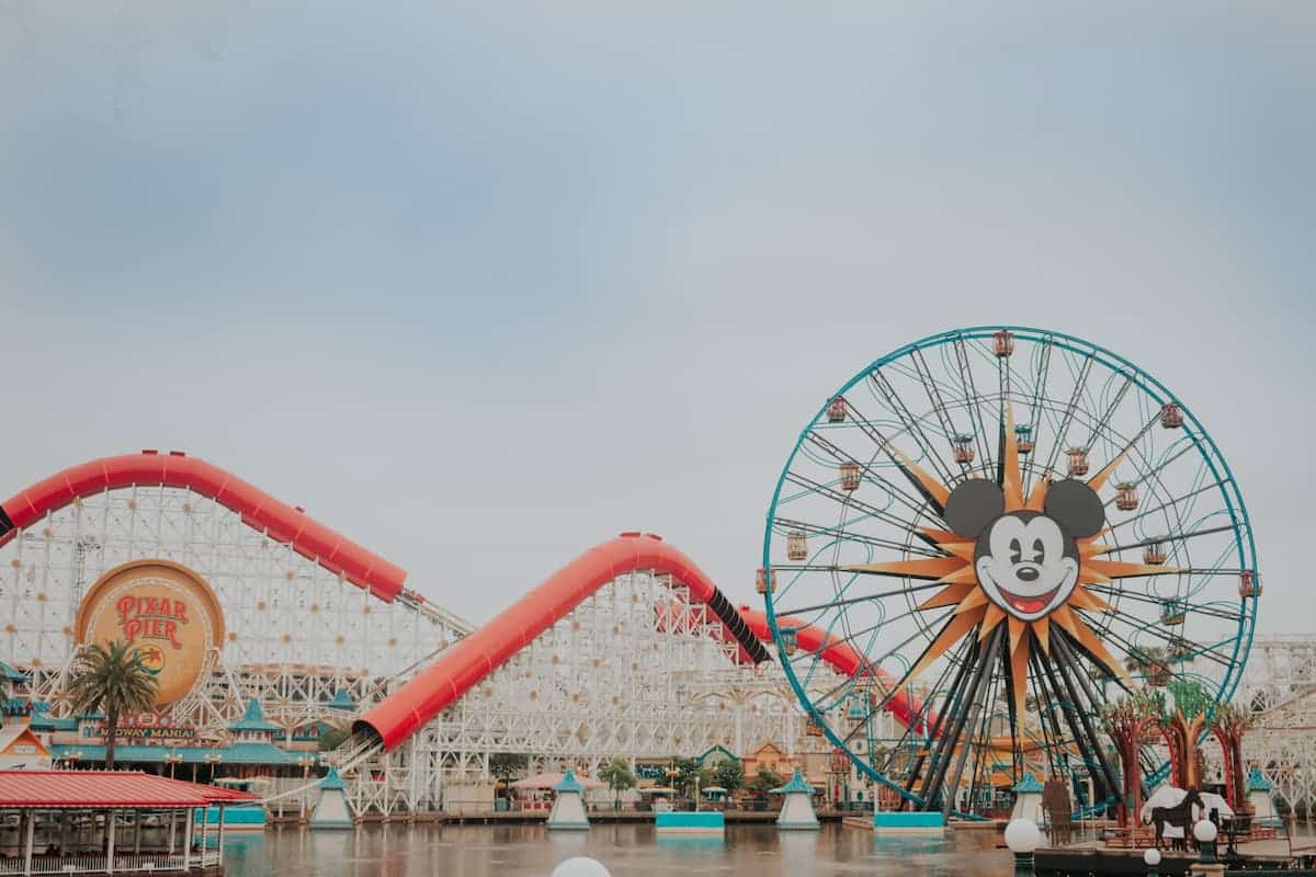 Disneyland modifica sus políticas en relación al uso de mascarillas