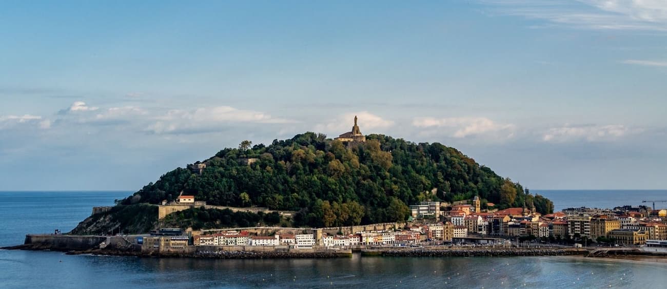 Te presentamos el Monte Urgull, uno de los lugares imperdibles de San Sebastián, España