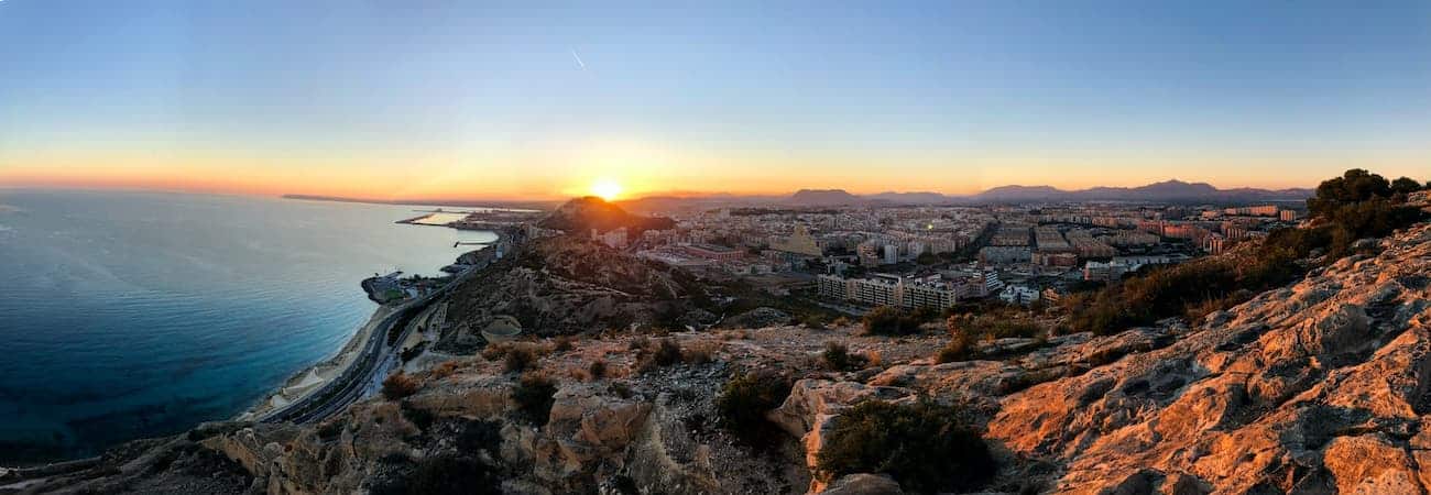 Te presentamos las 10 localidades con playas de Costa Blanca que no te puedes perder en España