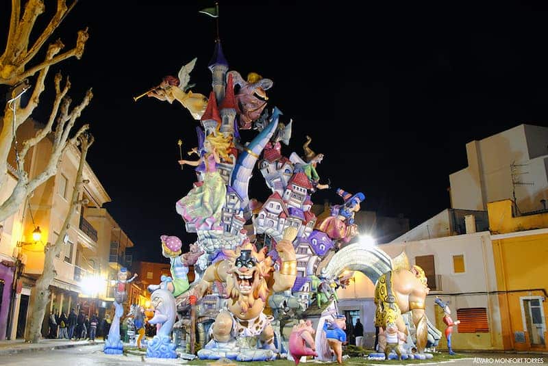 Qué hacer en Dénia - Asistir a las Fallas