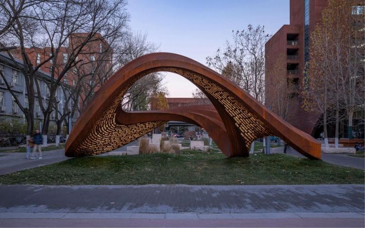 image escultura en Pekín escultura en Pekin dice hola en 101 idiomas diferentes 6