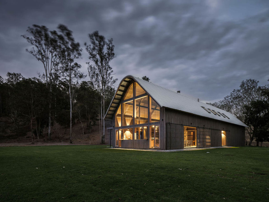 image granero paul uhlmann architets barn house pullenvale australia 1