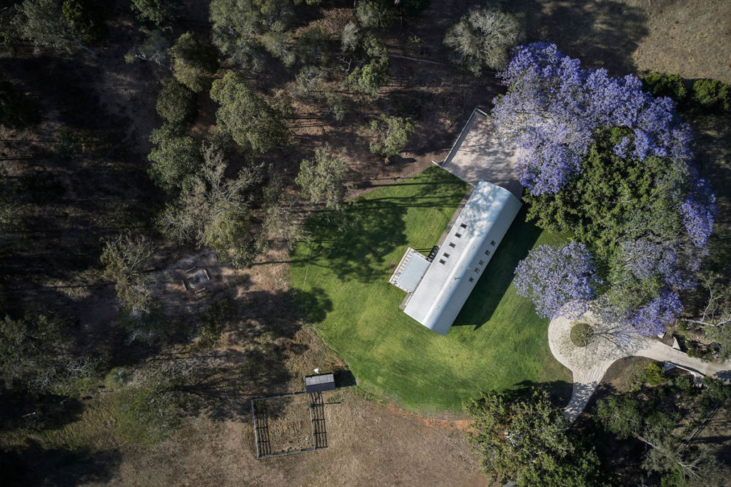 image granero paul uhlmann architets barn house pullenvale australia 11