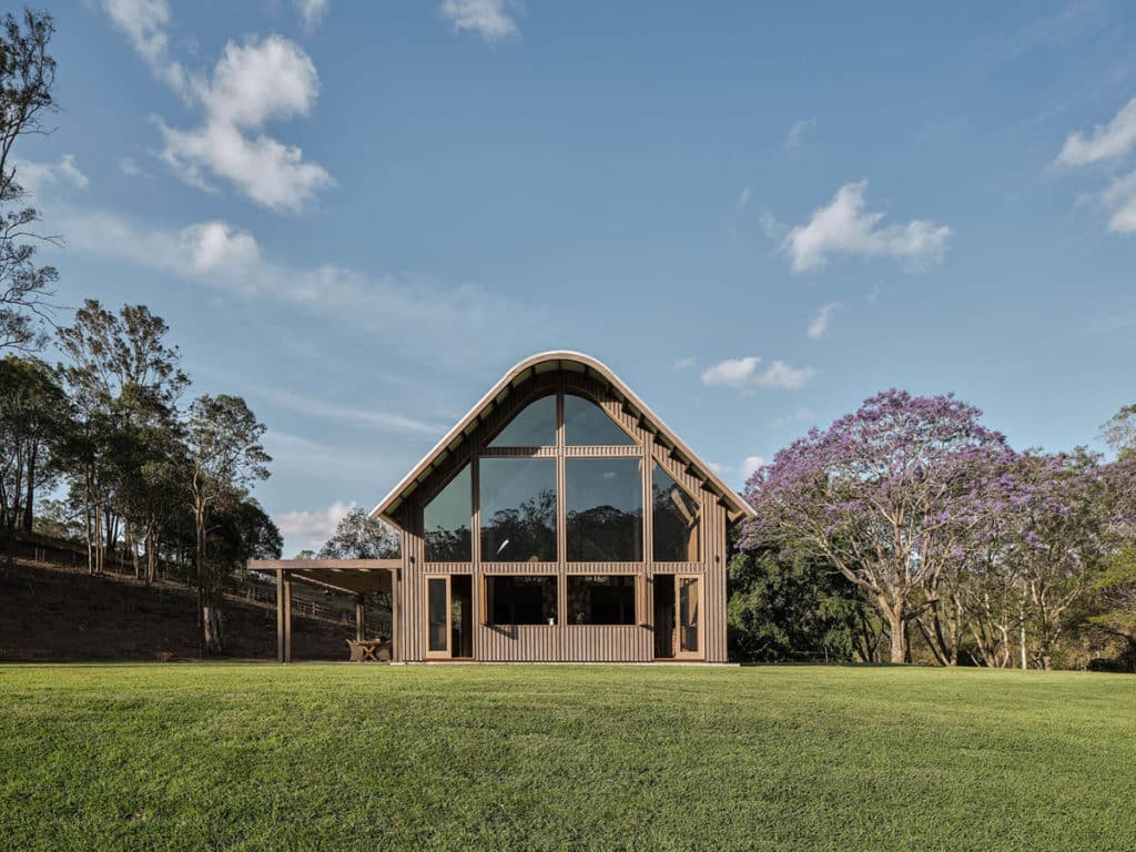 Una familia australiana construyó la casa de sus sueños inspirándose en un granero y los resultados son increíbles