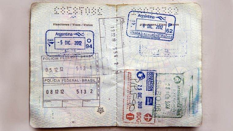 image sellado de pasaportes ARCHI 915893