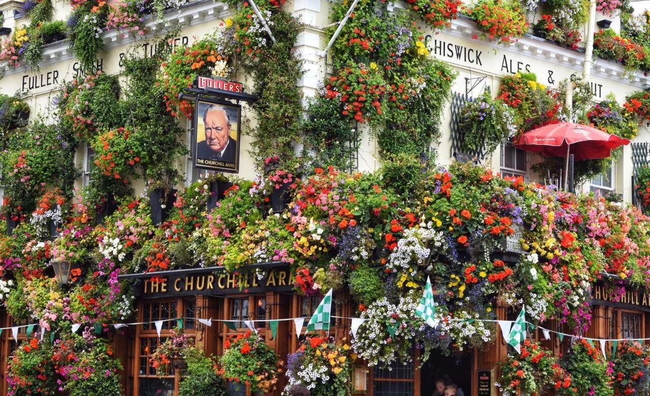 The-Churchill-Arms-Foto-Nicholas-doherty-Unsplash-1282x780