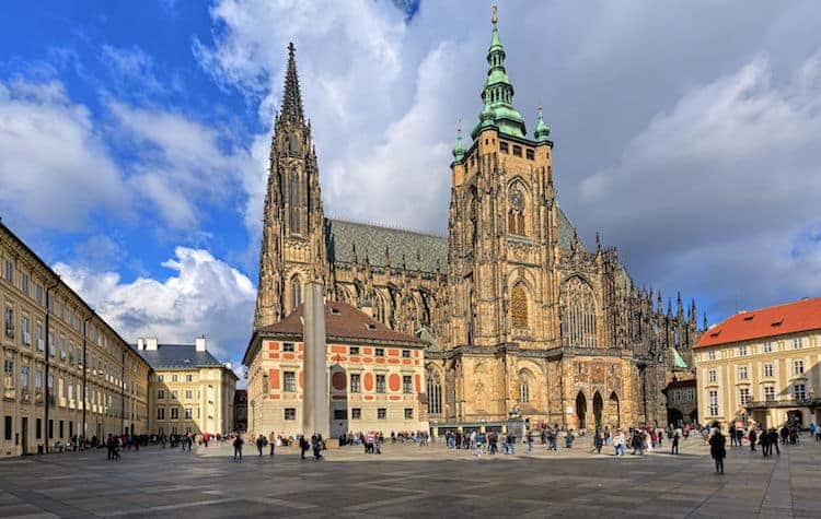 image Ciudad de las Cien Torres catedral san vito praga